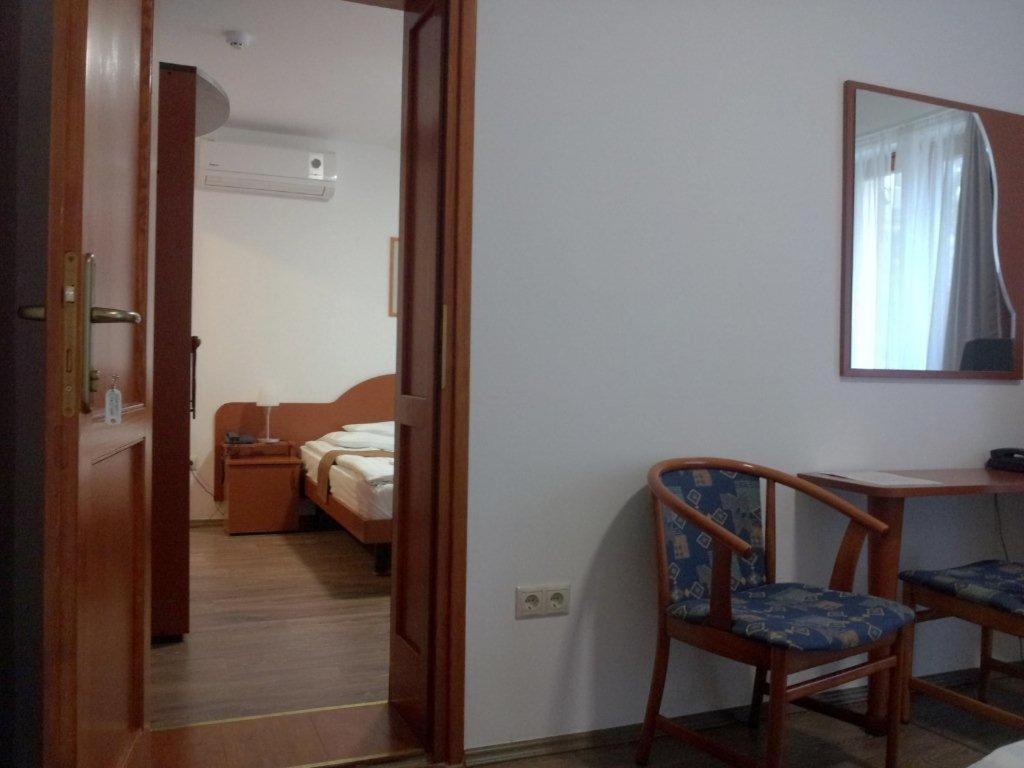 Fenyves Hotel Бекешчаба Екстер'єр фото