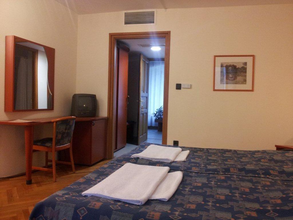 Fenyves Hotel Бекешчаба Екстер'єр фото